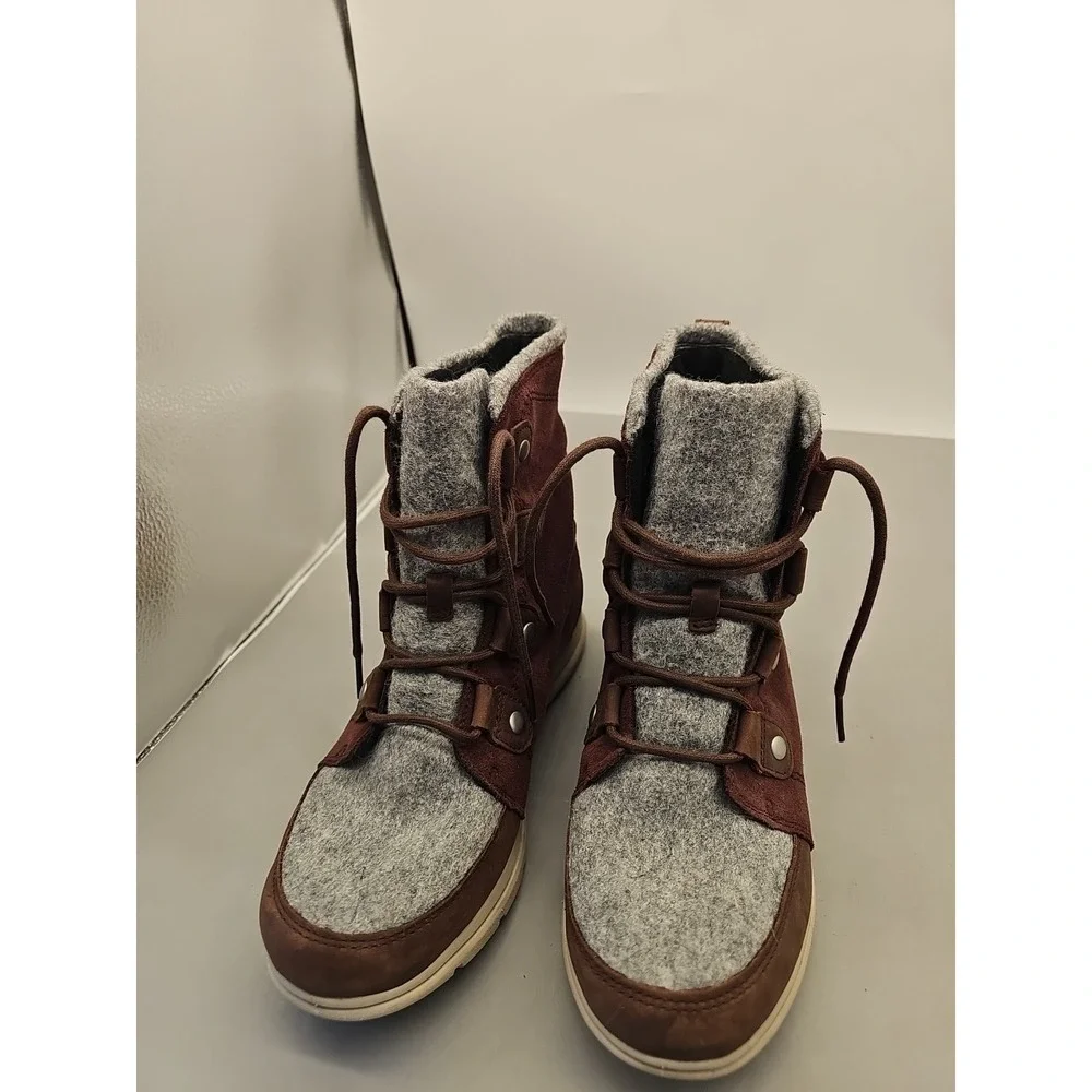 Sorel‎ Women's Explorer Joan Boots Size 11 Mauve Gray Fleece Leather Suede Lace